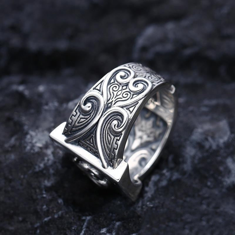 Anillo cartas gotico - ShoppBolivia