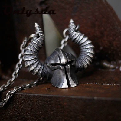 Collar colgante casco de marte joyeria vikinga - ShoppBolivia