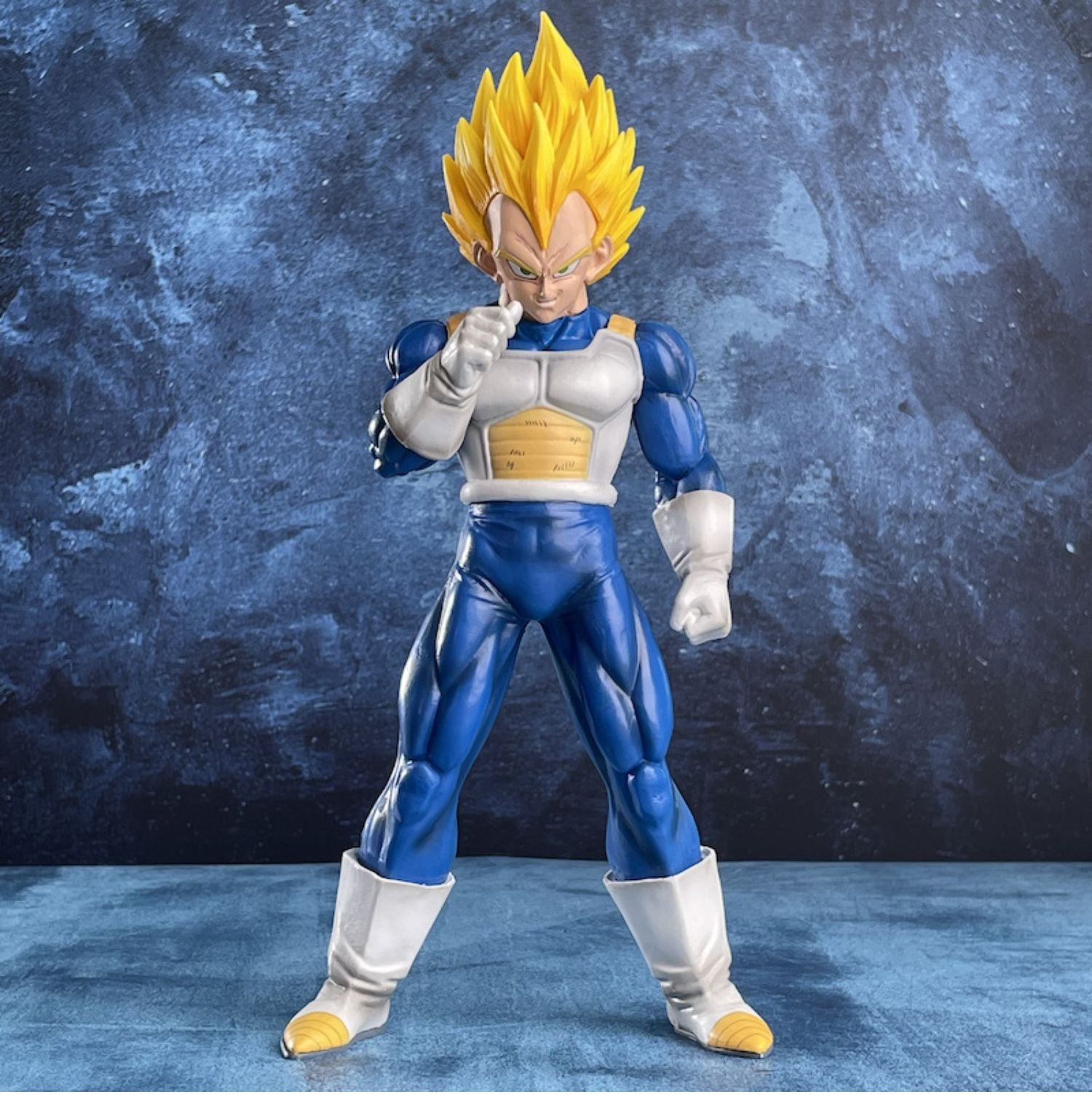 Figura Vegeta SSJ Dragon Ball Z 27cm - ShoppBolivia