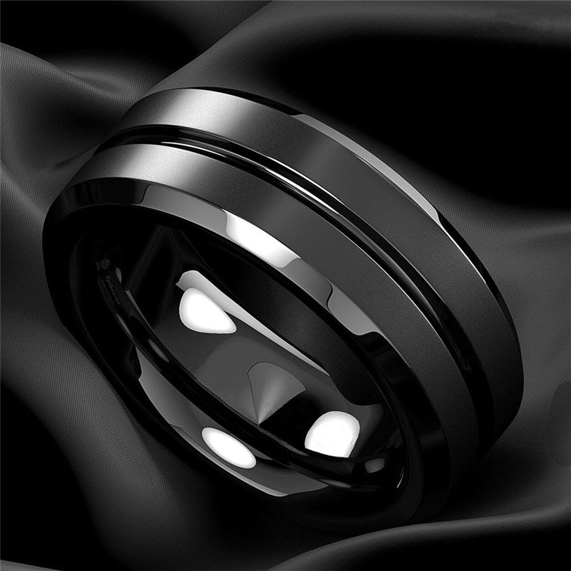 Anillo de acero inoxidable mate con ranura negra para hombre - ShoppBolivia