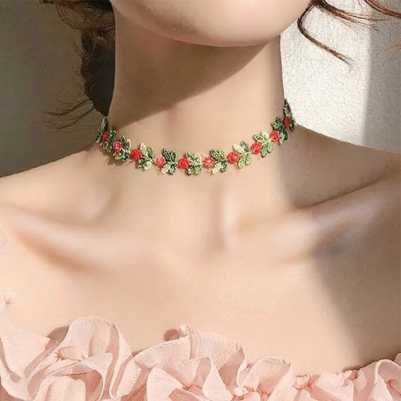 Collar de encaje Flores - ShoppBolivia